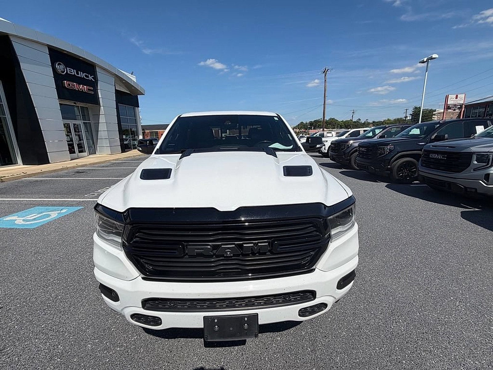 2022 RAM 1500 Laramie Crew Cab 4x4 5'7" Box