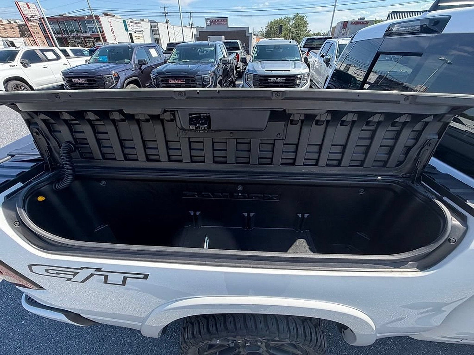 2022 RAM 1500 Laramie Crew Cab 4x4 5'7" Box