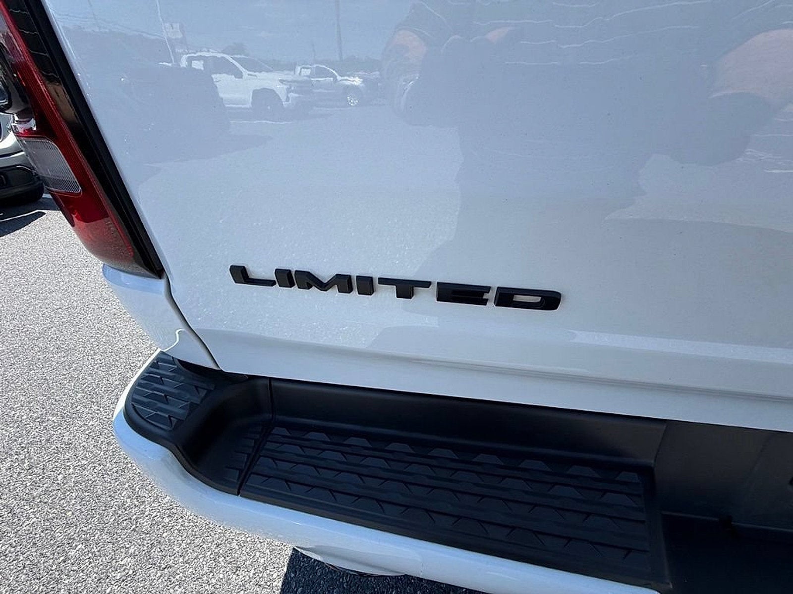 2022 RAM 1500 Laramie Crew Cab 4x4 5'7" Box