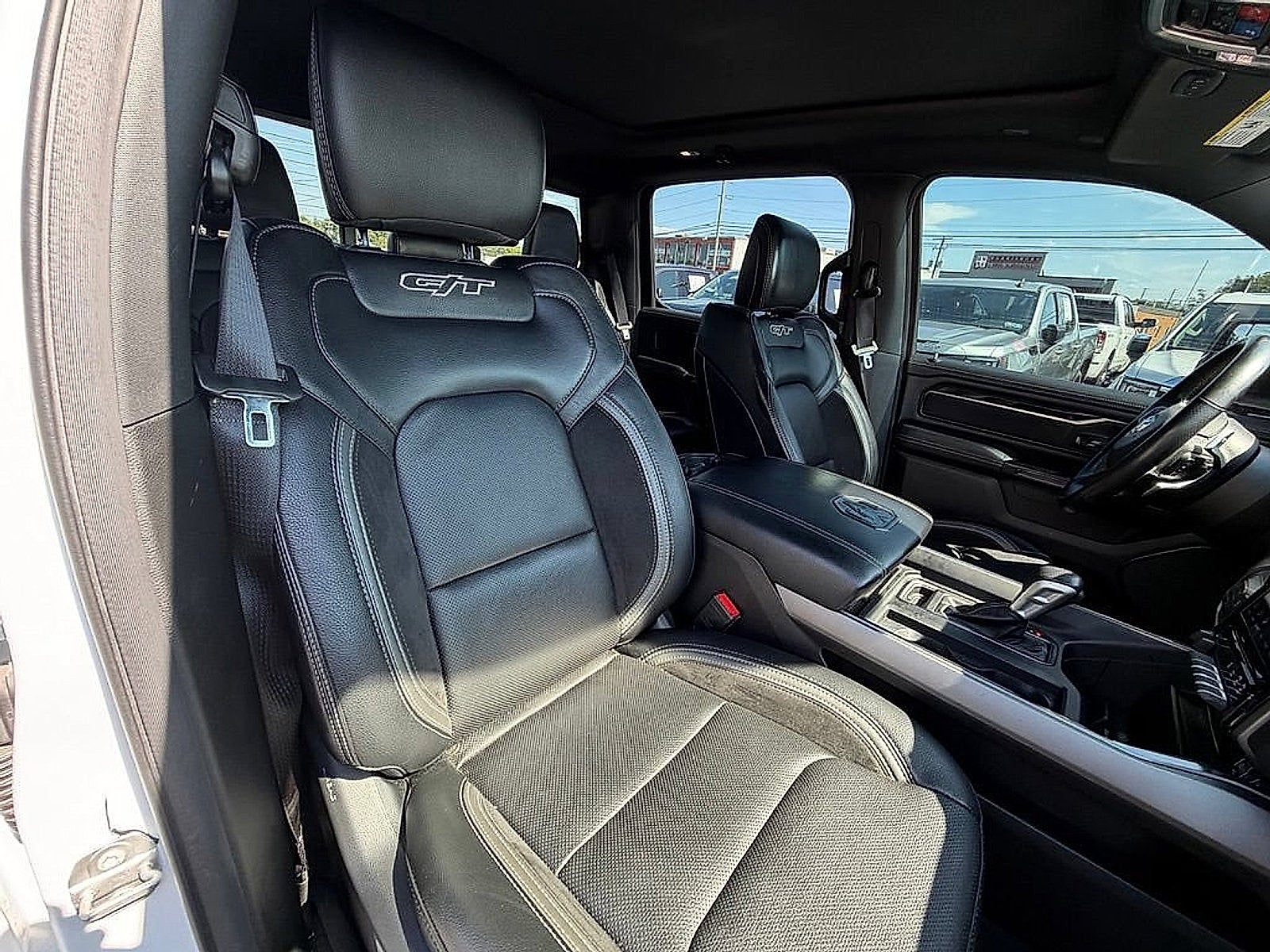 2022 RAM 1500 Laramie Crew Cab 4x4 5'7" Box