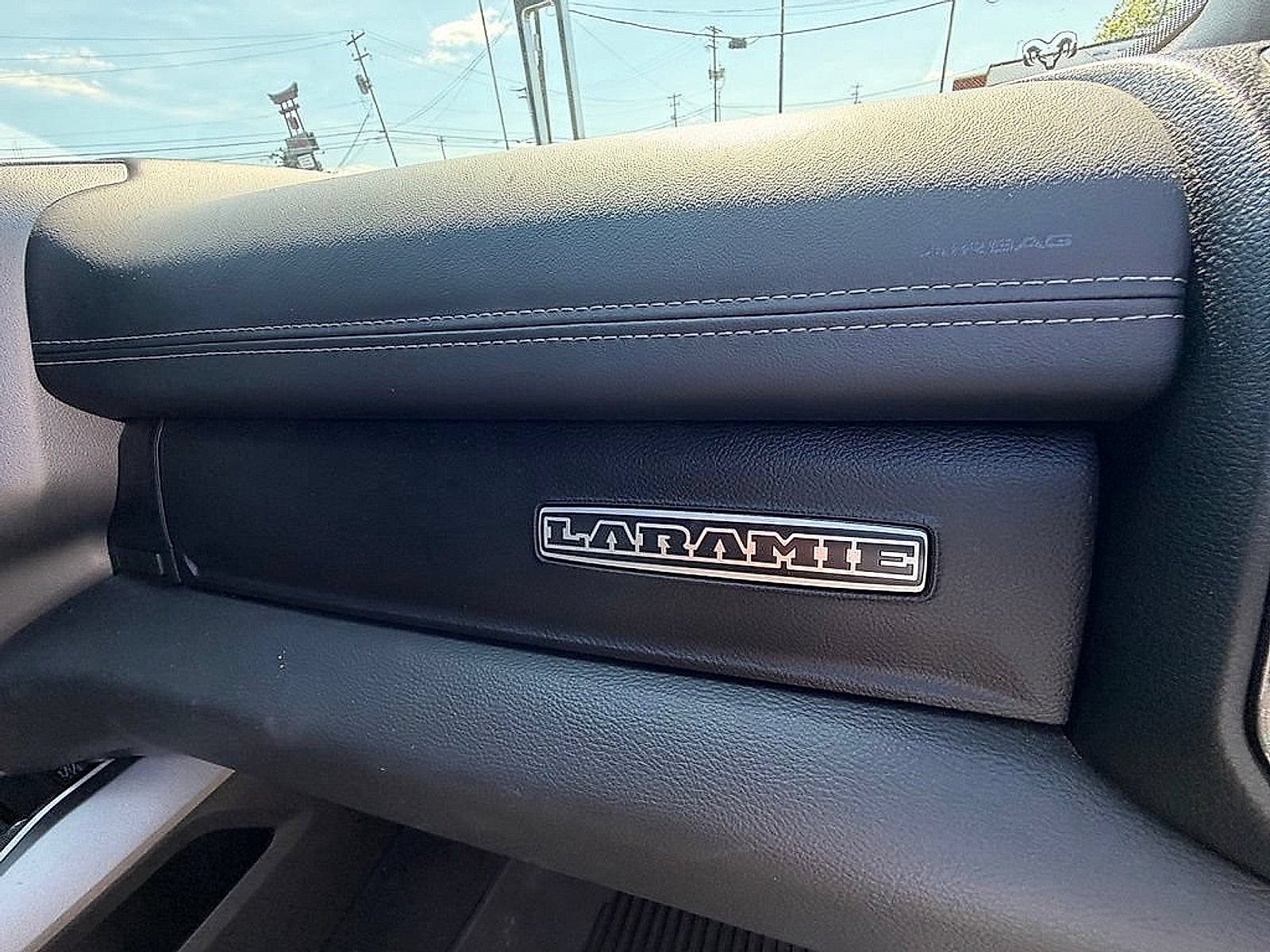 2022 RAM 1500 Laramie Crew Cab 4x4 5'7" Box
