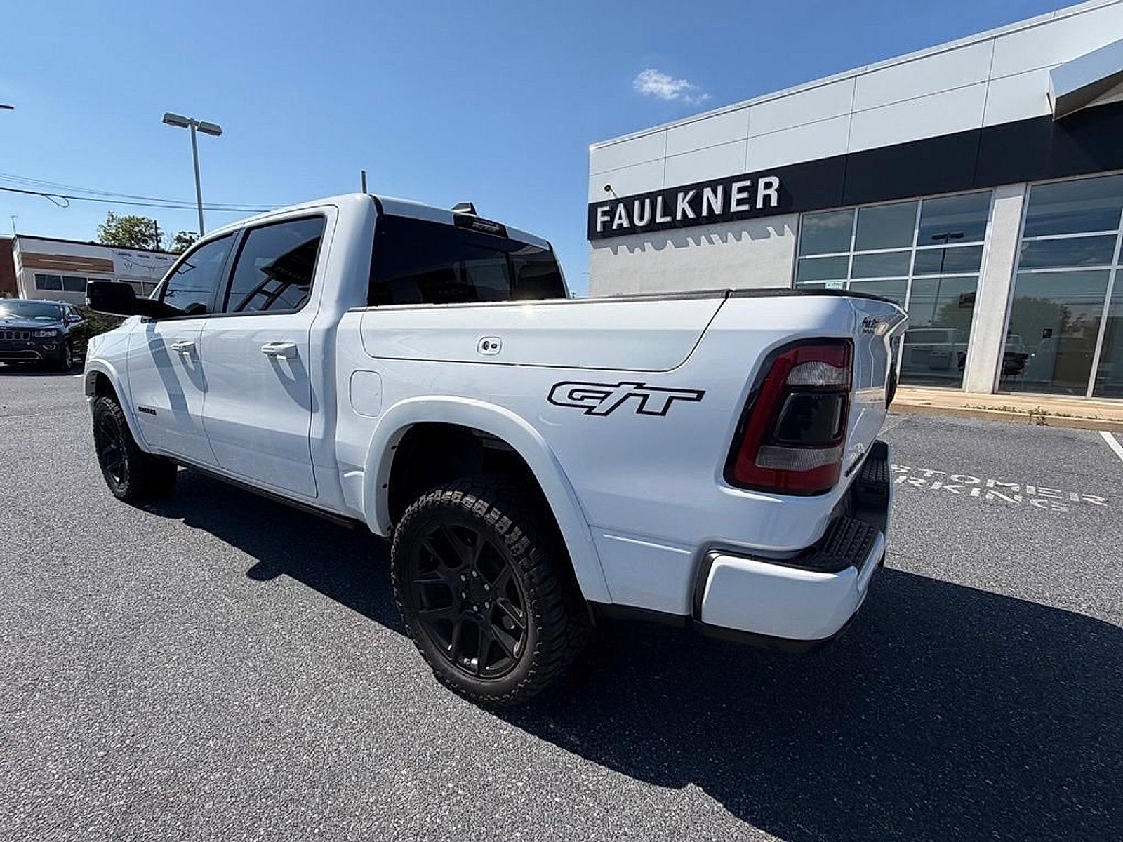 2022 RAM 1500 Laramie Crew Cab 4x4 5'7" Box