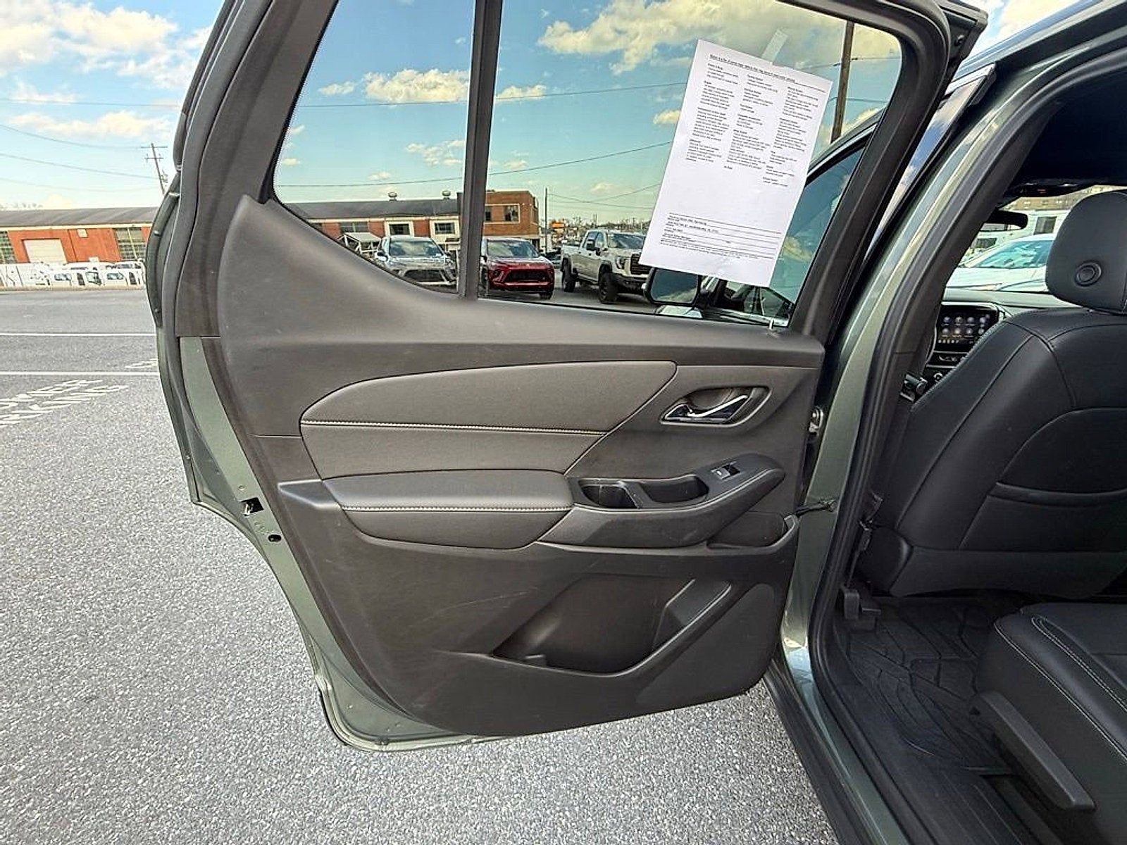 2023 Chevrolet Traverse LT Leather