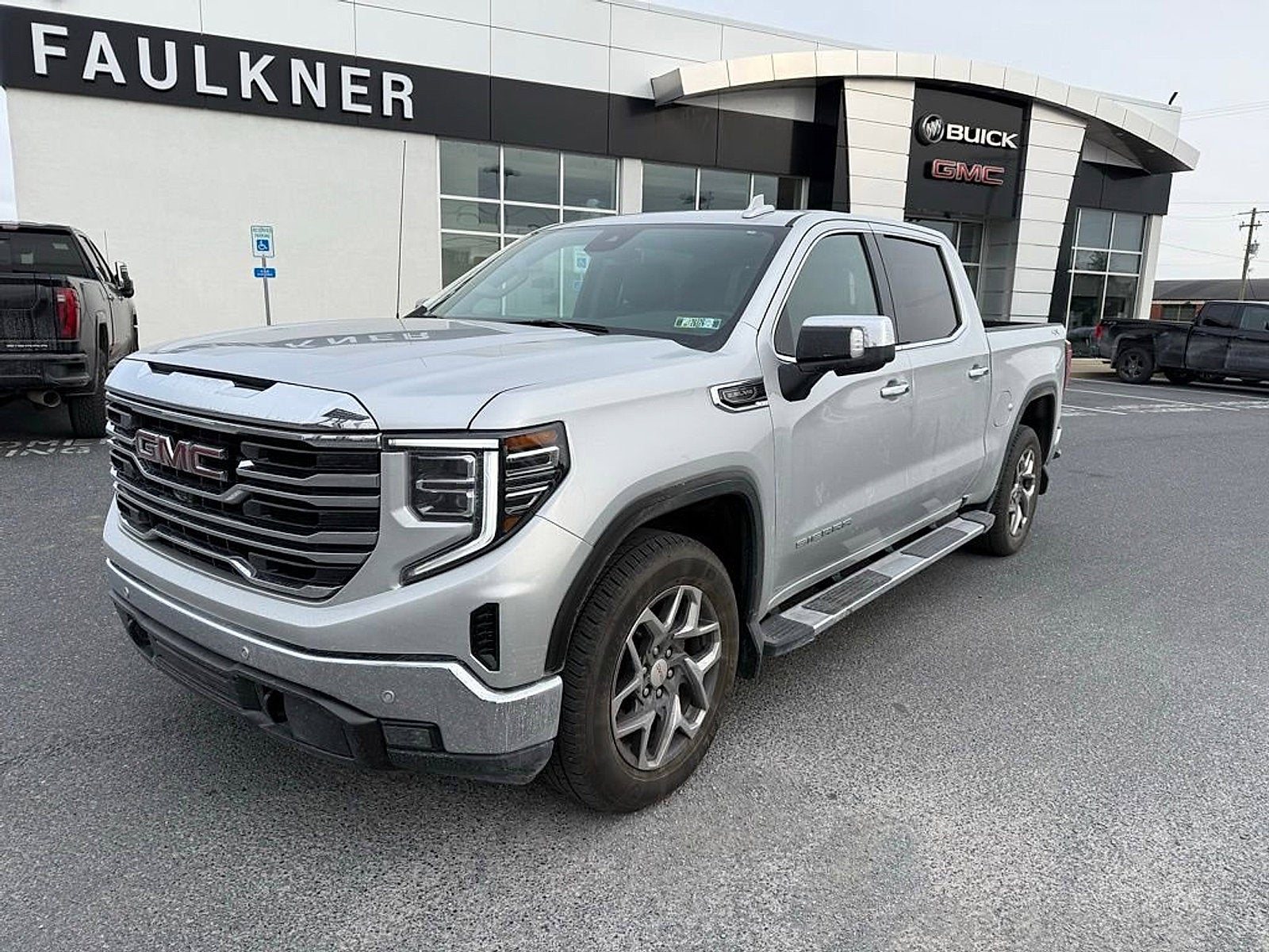 2022 GMC Sierra 1500 SLT