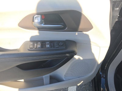 2020 Chrysler Voyager LX