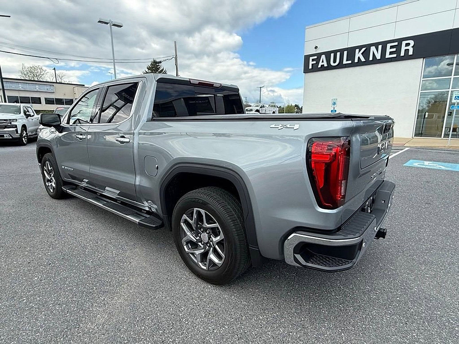 2024 GMC Sierra 1500 SLT