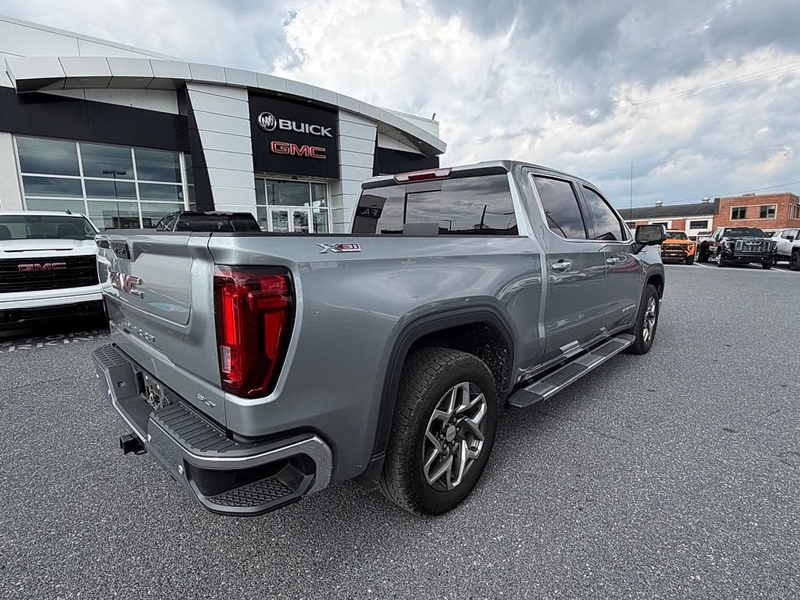 2024 GMC Sierra 1500 SLT