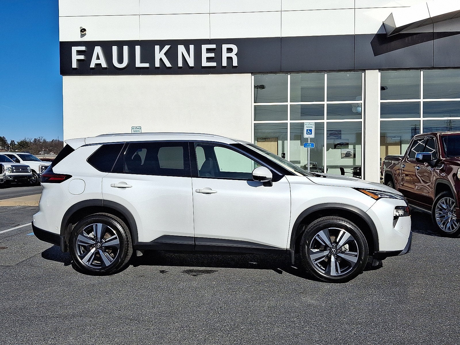 2024 Nissan Rogue SL