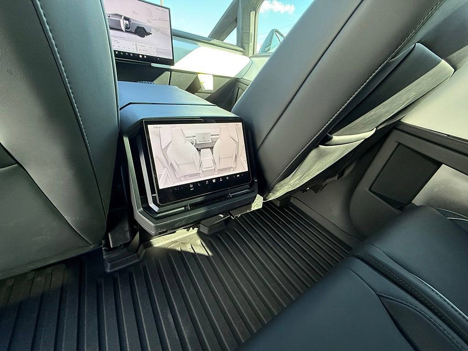 2025 Tesla Cybertruck Cyberbeast