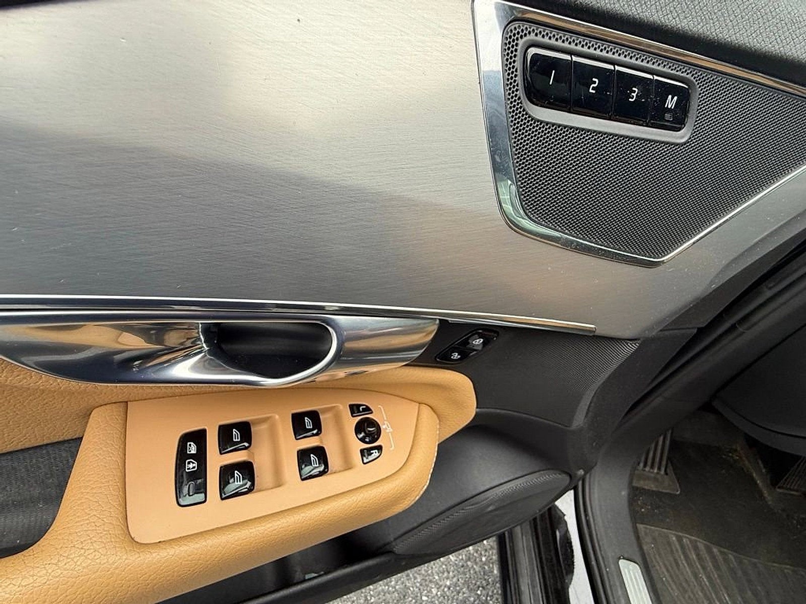 2017 Volvo XC90 Momentum