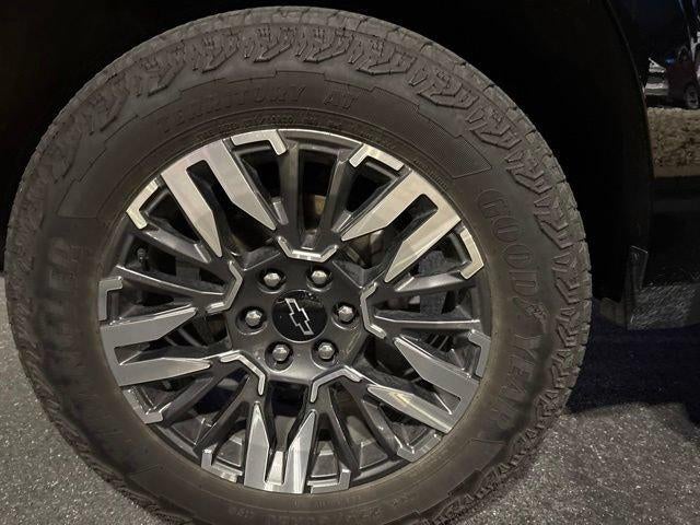 2025 Chevrolet Suburban 4WD Z71