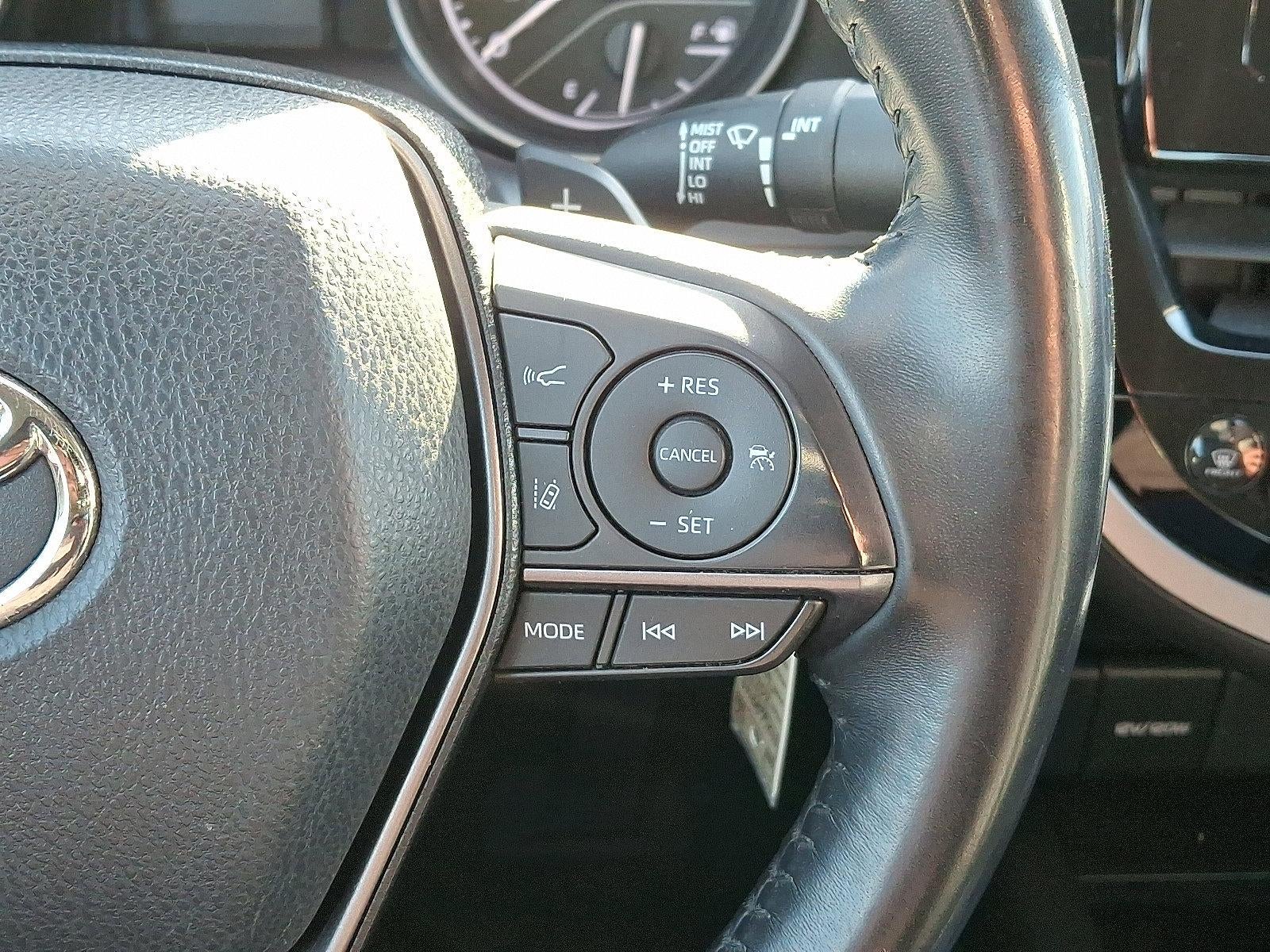 2022 Toyota Camry SE Auto (SE)