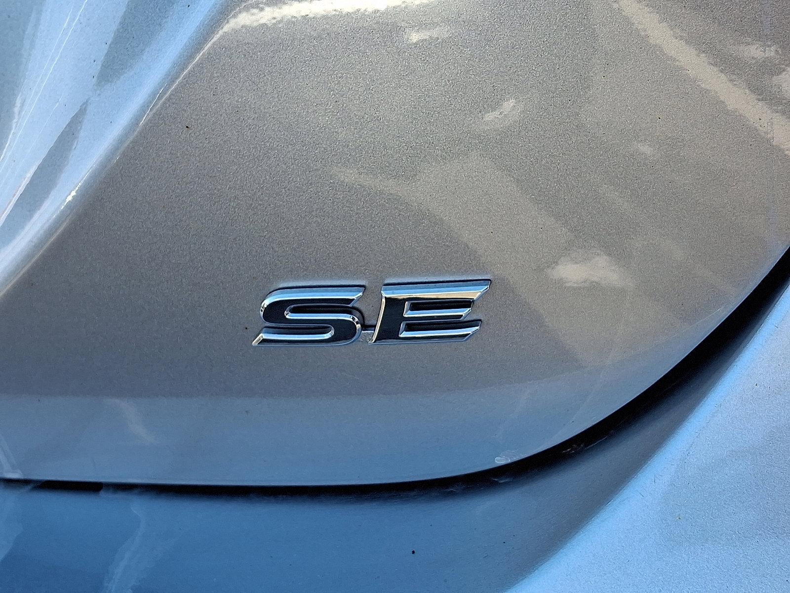 2022 Toyota Camry SE Auto (SE)