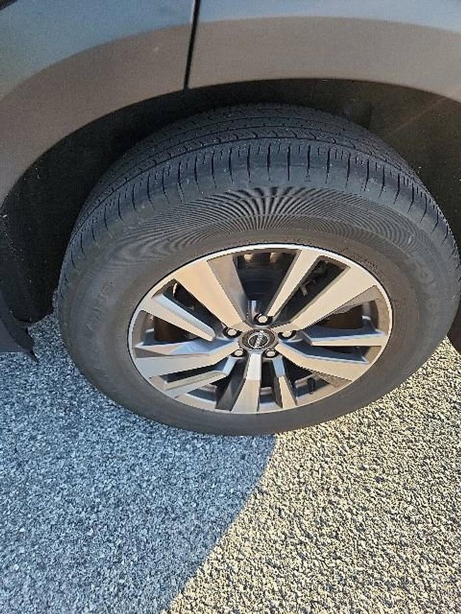 2023 Nissan Pathfinder SL 4WD