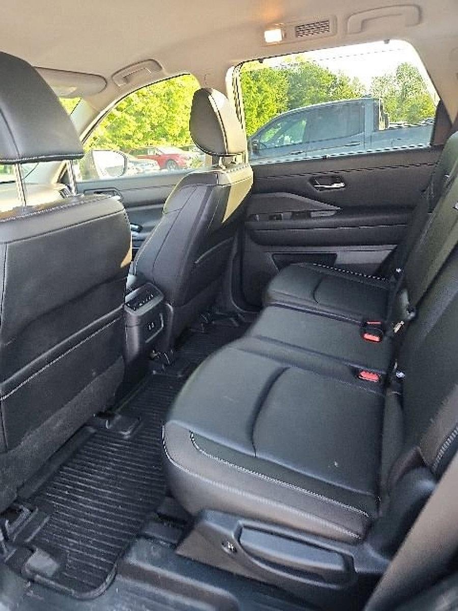 2023 Nissan Pathfinder SL 4WD