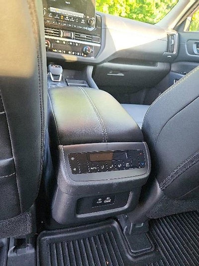 2023 Nissan Pathfinder SL 4WD