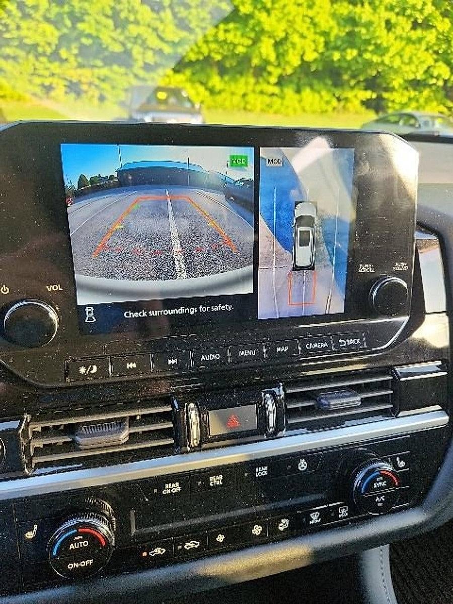 2023 Nissan Pathfinder SL 4WD