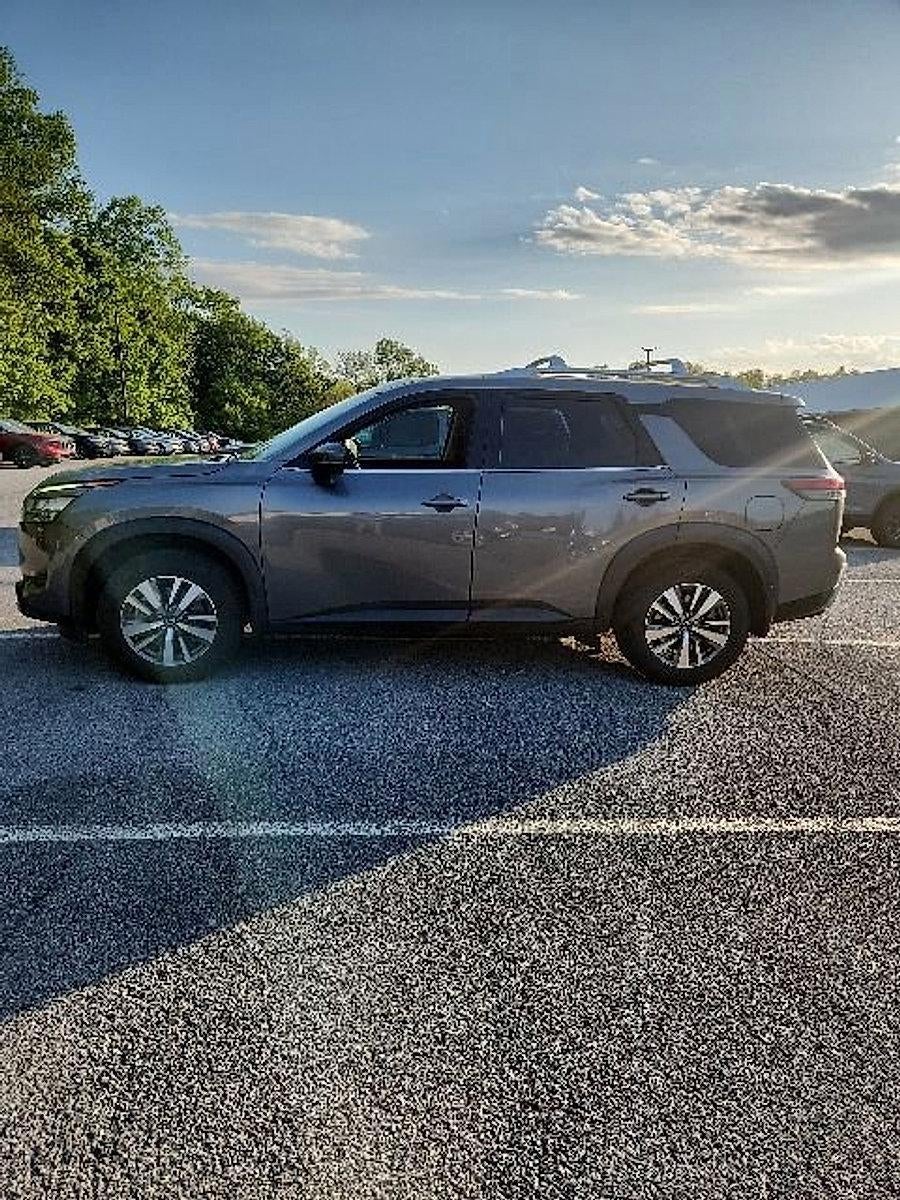 2023 Nissan Pathfinder SL 4WD