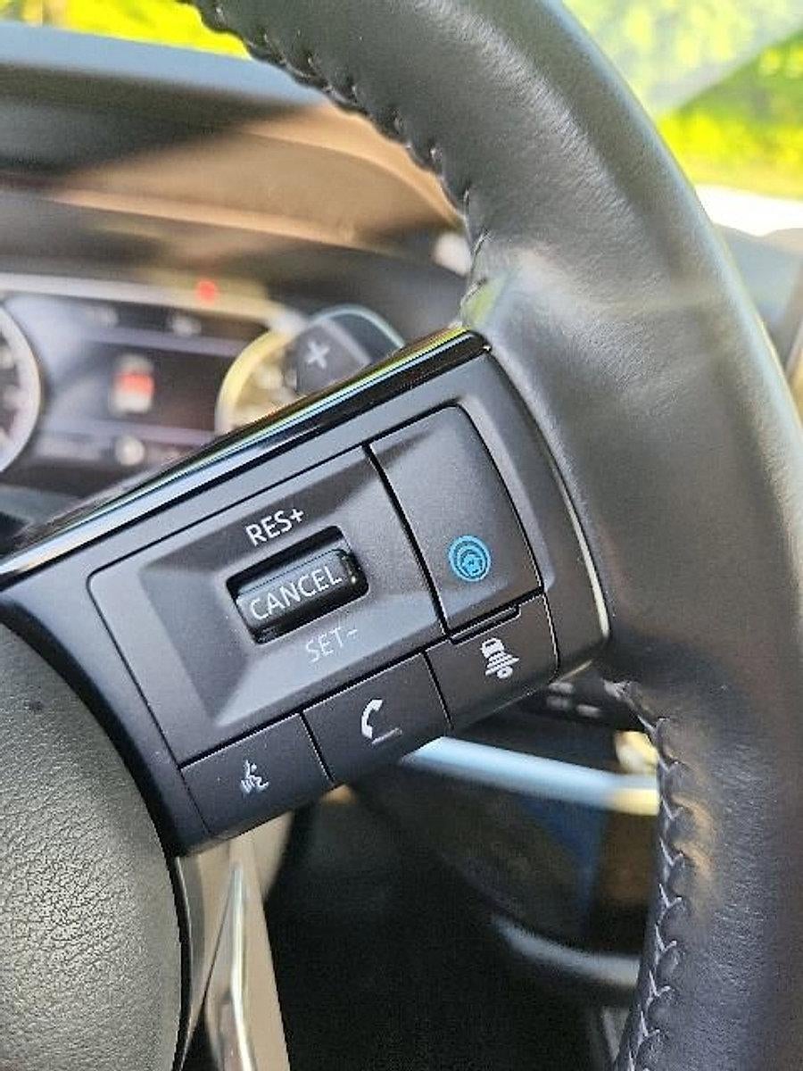 2023 Nissan Pathfinder SL 4WD