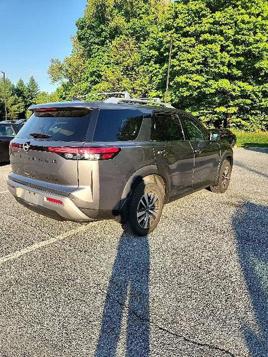 2023 Nissan Pathfinder SL 4WD
