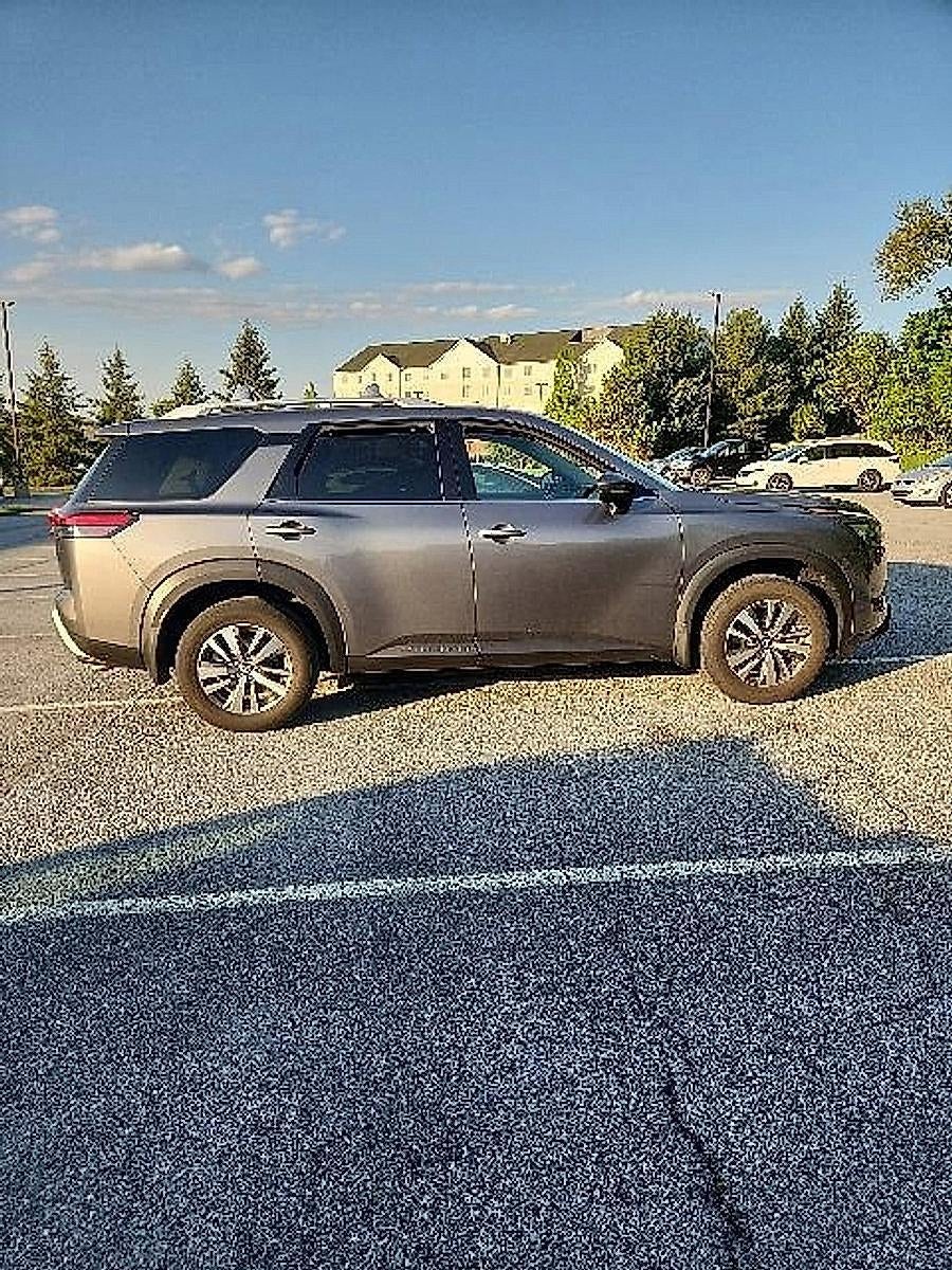 2023 Nissan Pathfinder SL 4WD