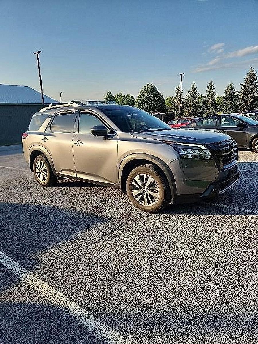 2023 Nissan Pathfinder SL 4WD