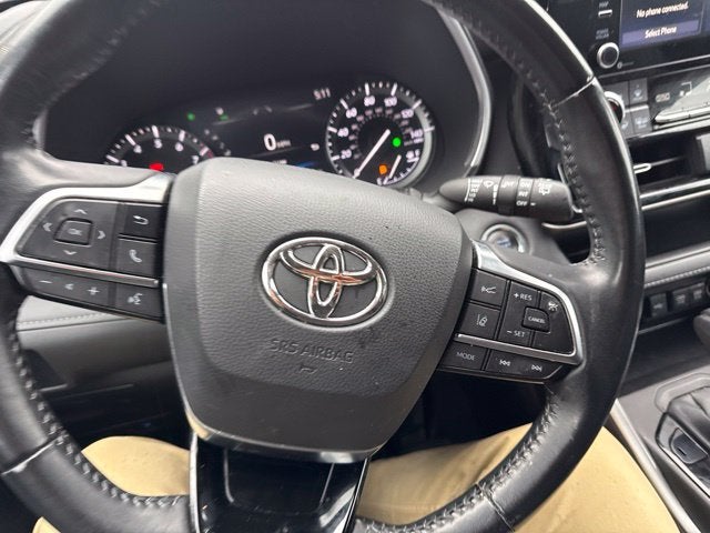 2021 Toyota Highlander XLE **LOW MILES
