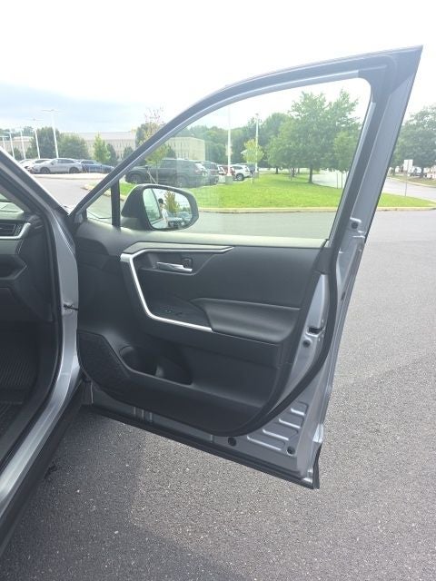 2022 Toyota RAV4 Hybrid XLE **LOW MILES**