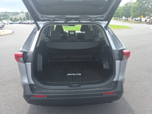 2022 Toyota RAV4 Hybrid XLE **LOW MILES**