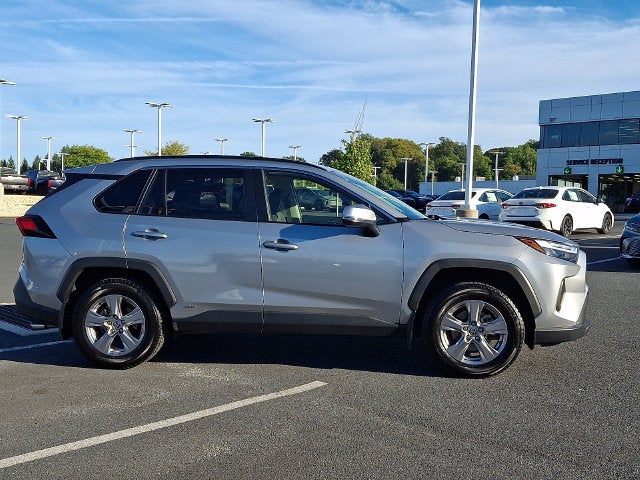 2022 Toyota RAV4 Hybrid XLE **LOW MILES**