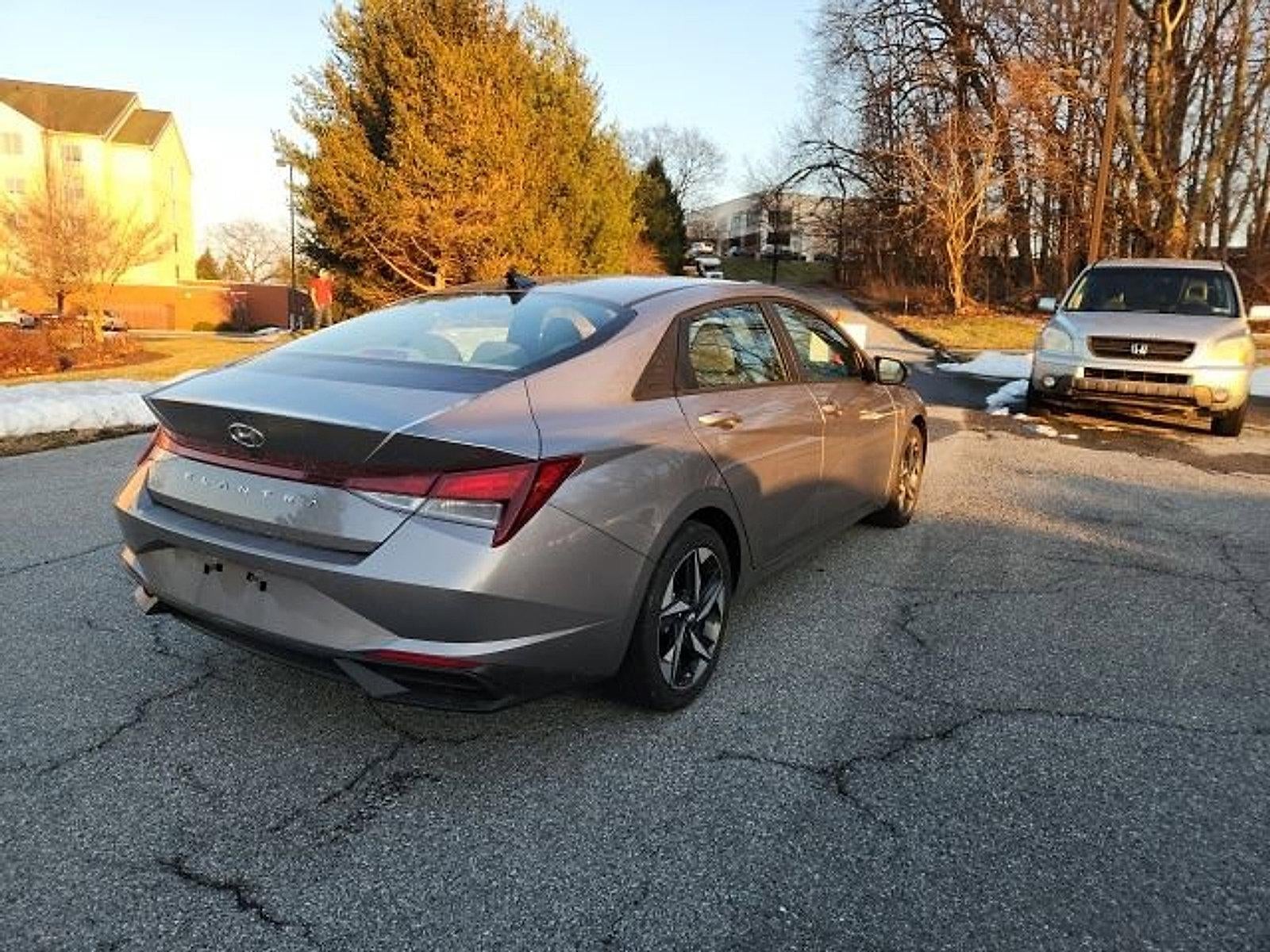 2023 Hyundai ELANTRA SEL IVT