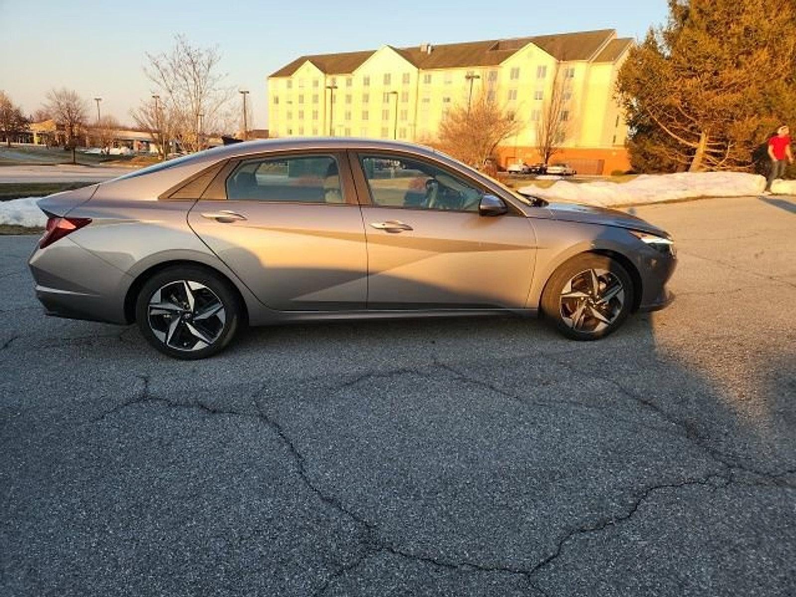 2023 Hyundai ELANTRA SEL IVT