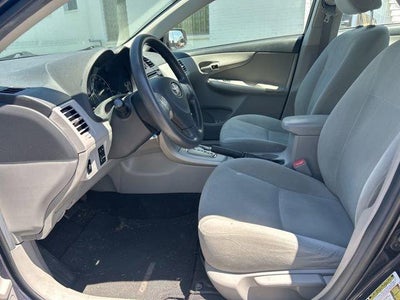 2013 Toyota Corolla 4dr Sdn Auto LE (Natl)
