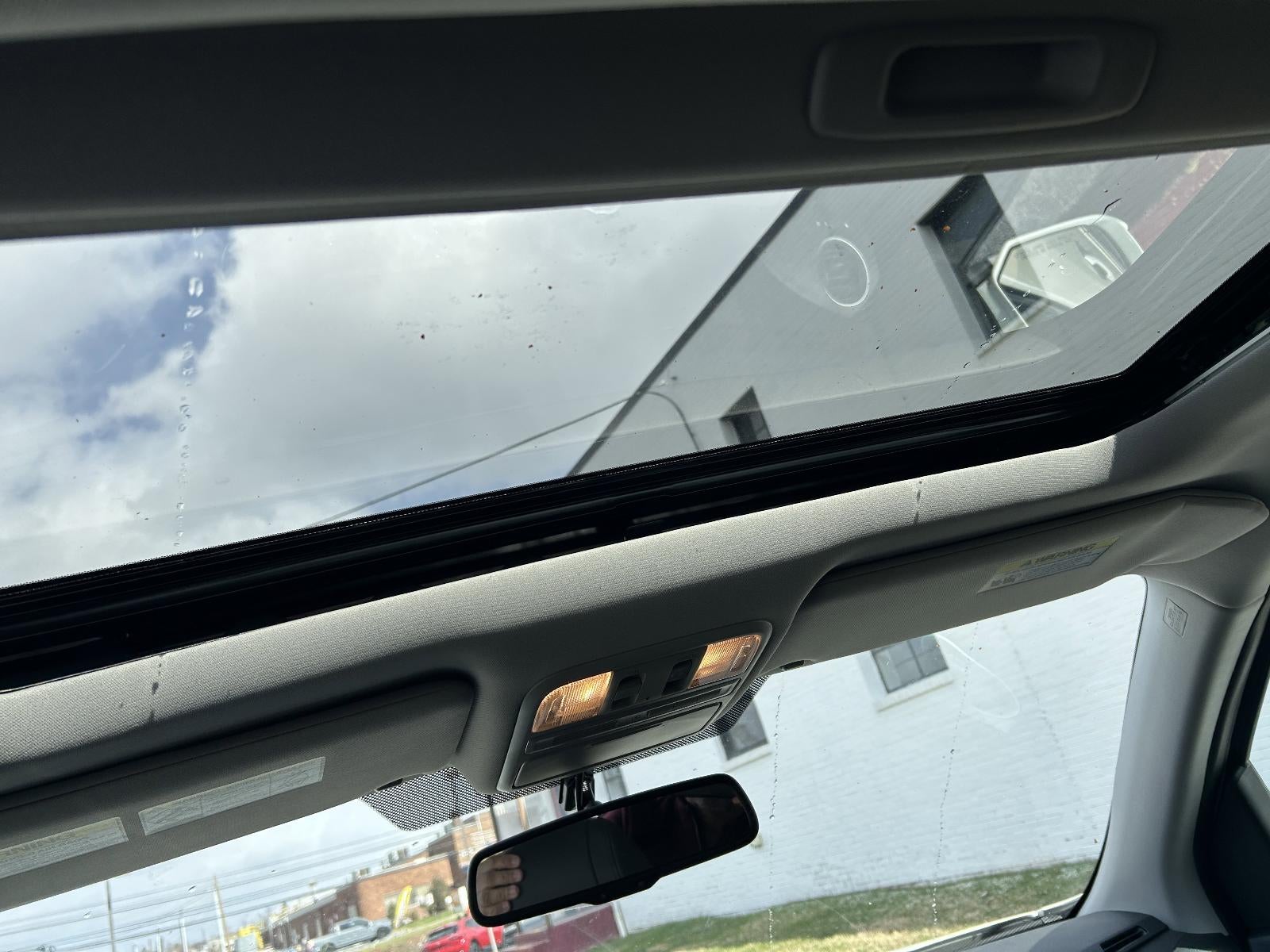 2015 Honda Pilot 4WD Touring with DVD Rear Entertainment System and Navigation