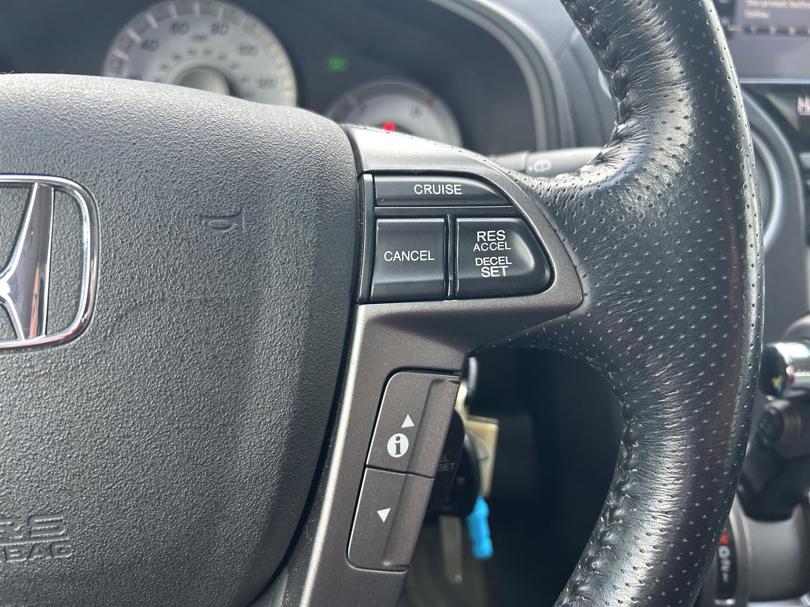 2015 Honda Pilot 4WD Touring with DVD Rear Entertainment System and Navigation