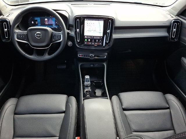 2025 Volvo XC40 B5 AWD Plus Bright Theme