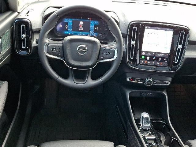 2025 Volvo XC40 B5 AWD Plus Bright Theme