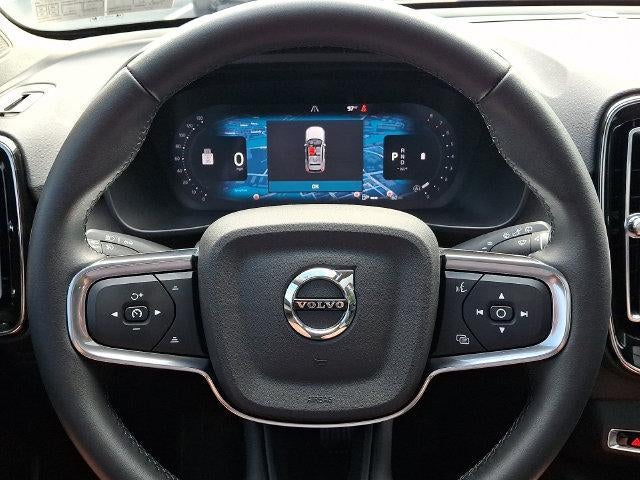 2025 Volvo XC40 B5 AWD Plus Bright Theme