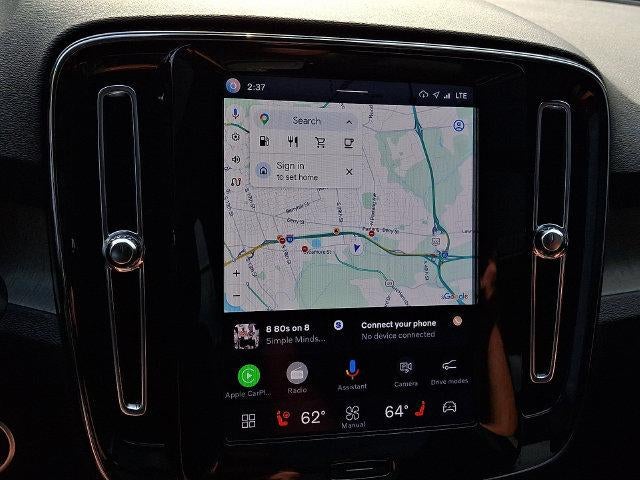 2025 Volvo XC40 B5 AWD Plus Bright Theme