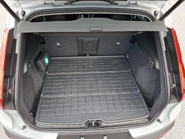 2025 Volvo XC40 B5 AWD Plus Bright Theme