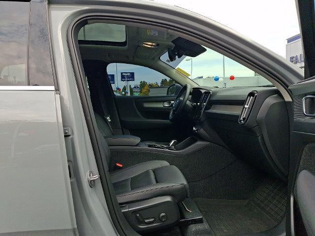 2025 Volvo XC40 B5 AWD Plus Bright Theme