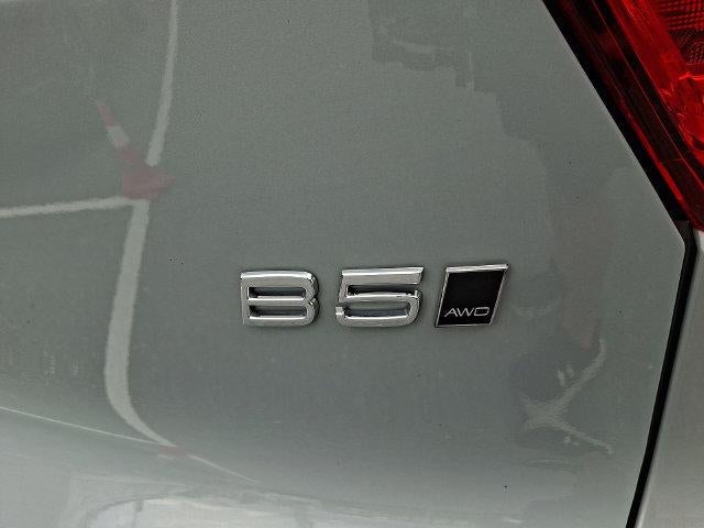 2025 Volvo XC40 B5 AWD Plus Bright Theme