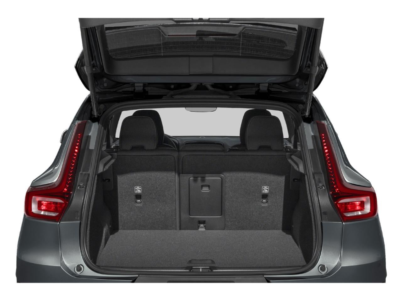 2025 Volvo XC40 B5 AWD Plus Bright Theme