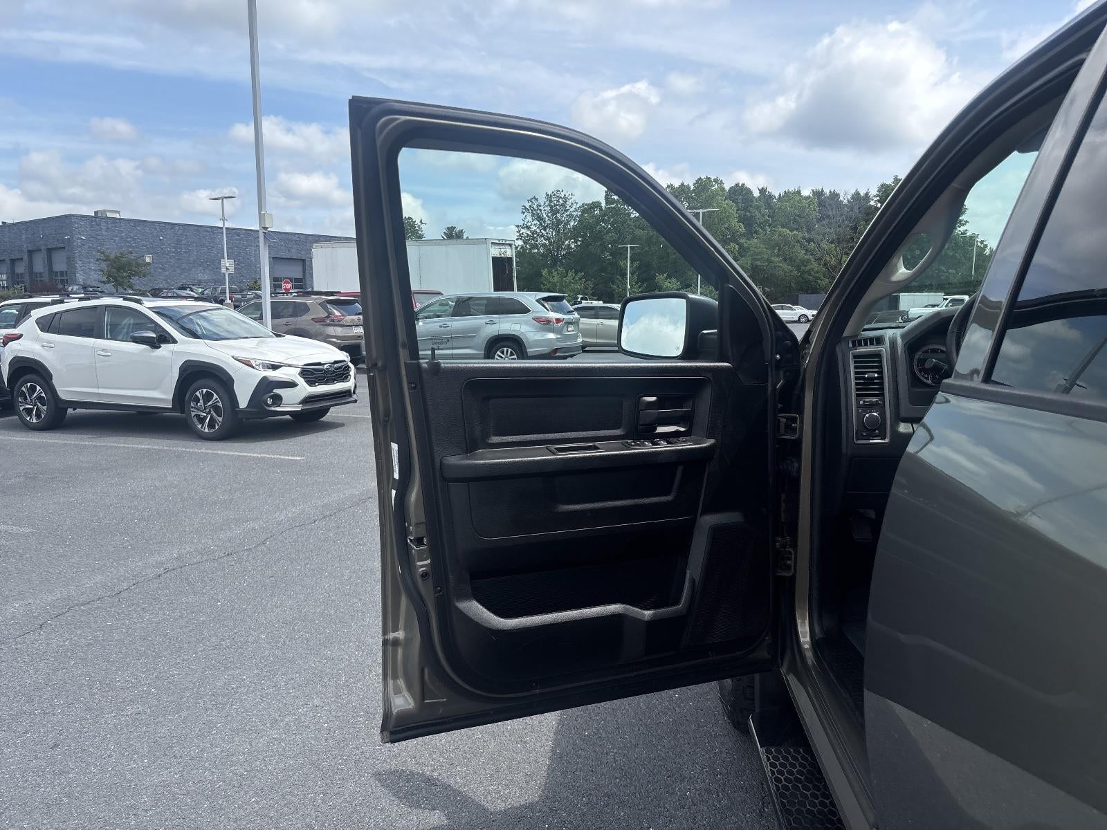 2014 RAM 1500 4WD Crew Cab 5.7 Ft Box Tradesman
