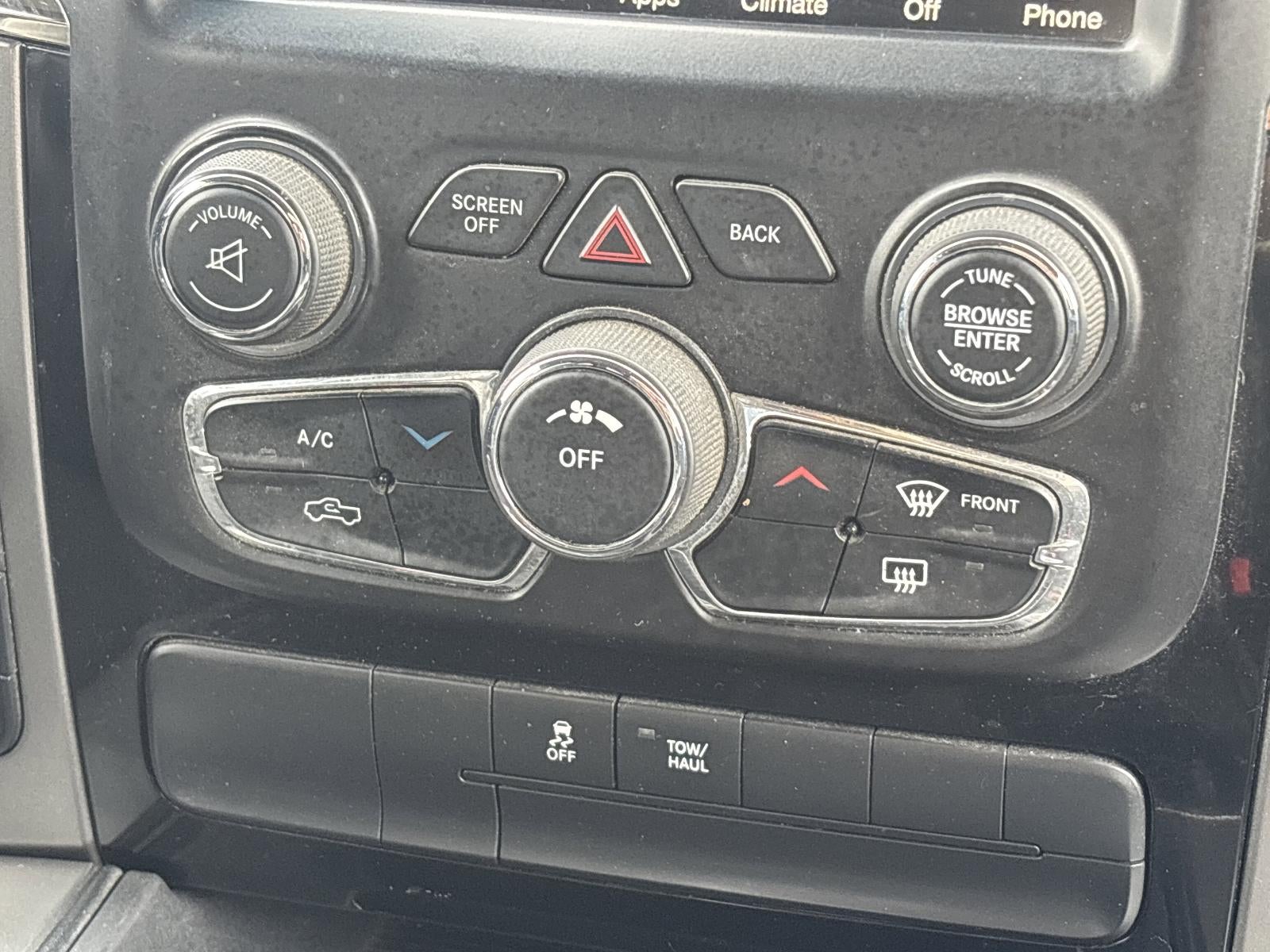 2016 RAM 1500 4WD Crew Cab 5.7 Ft Box Sport