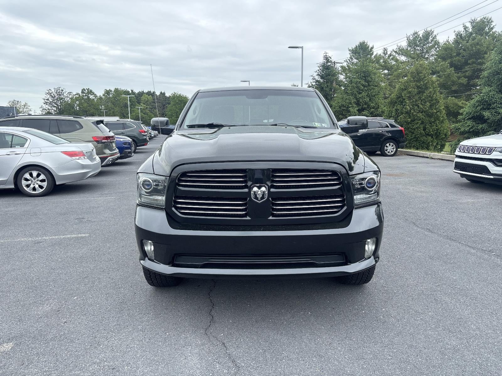 2016 RAM 1500 4WD Crew Cab 5.7 Ft Box Sport
