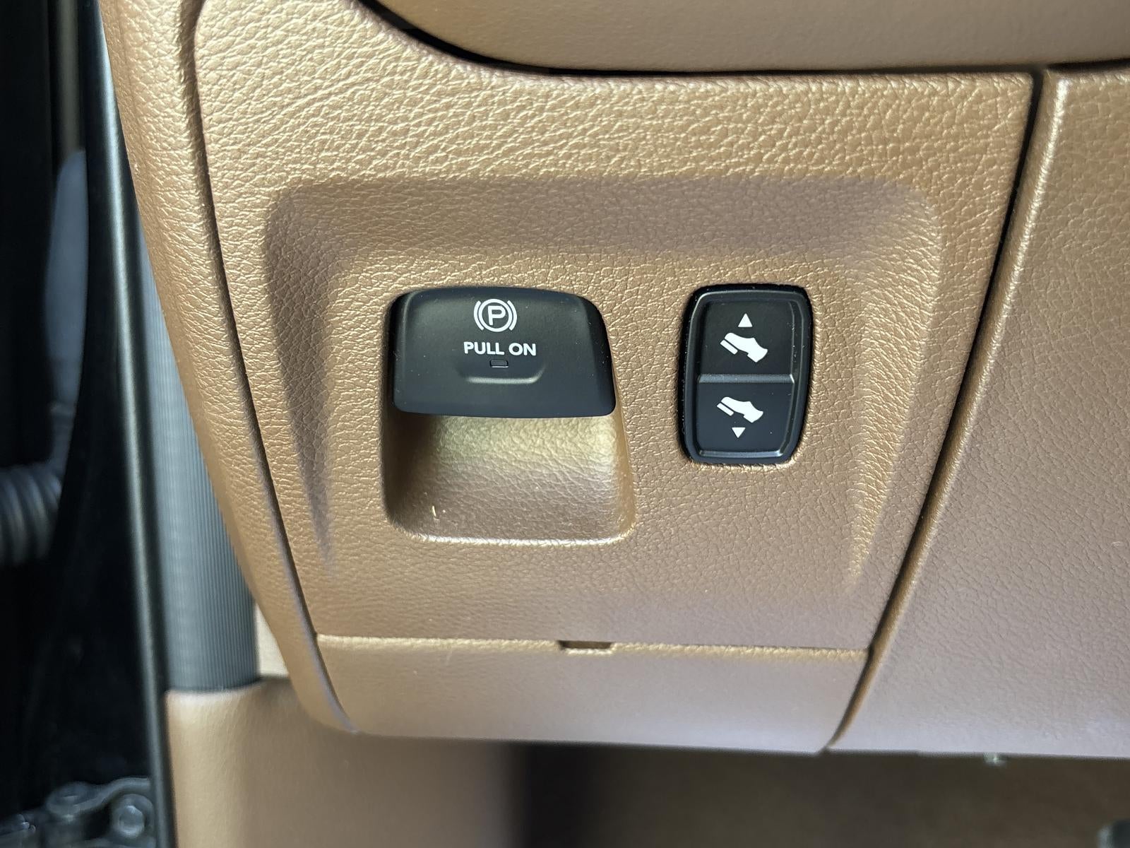 2019 RAM 1500 Longhorn 4x4 Crew Cab 5'7" Box