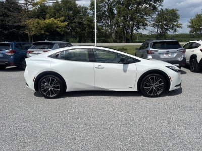 2025 Toyota Prius LE AWD (Natl)