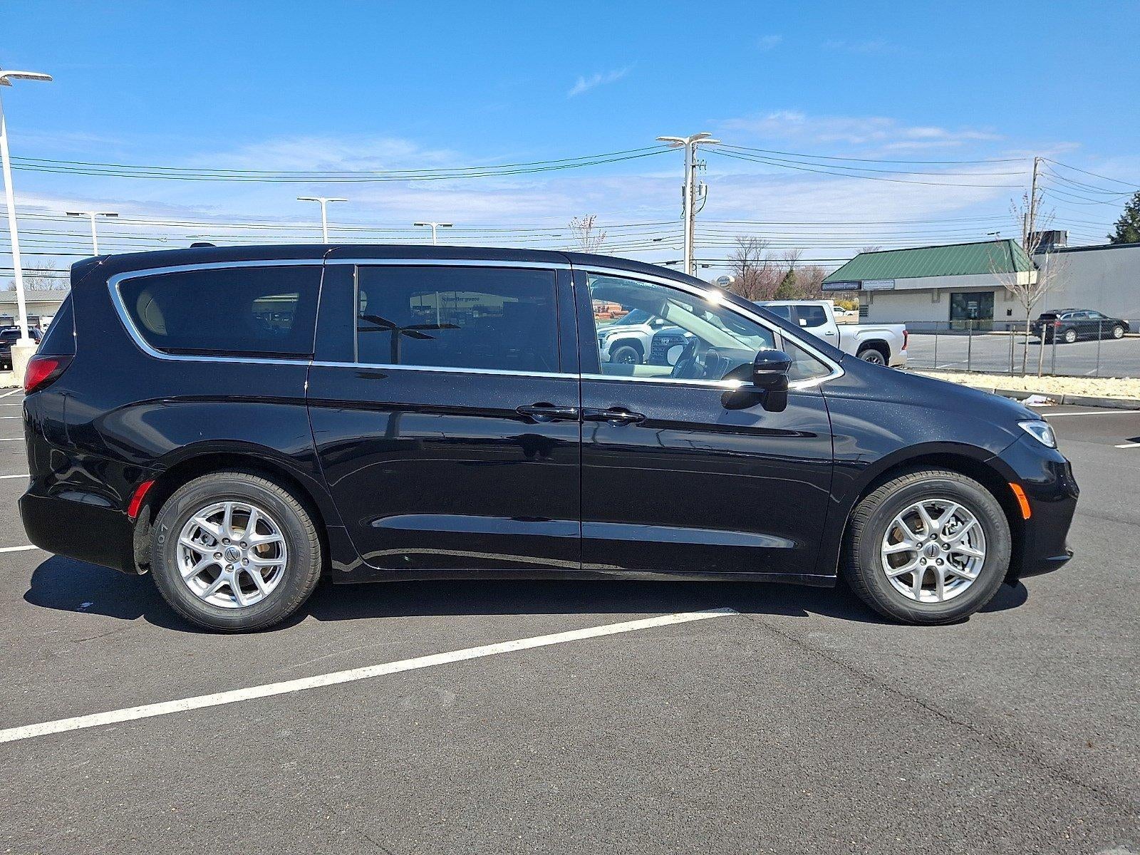 2024 Chrysler Pacifica Touring L FWD