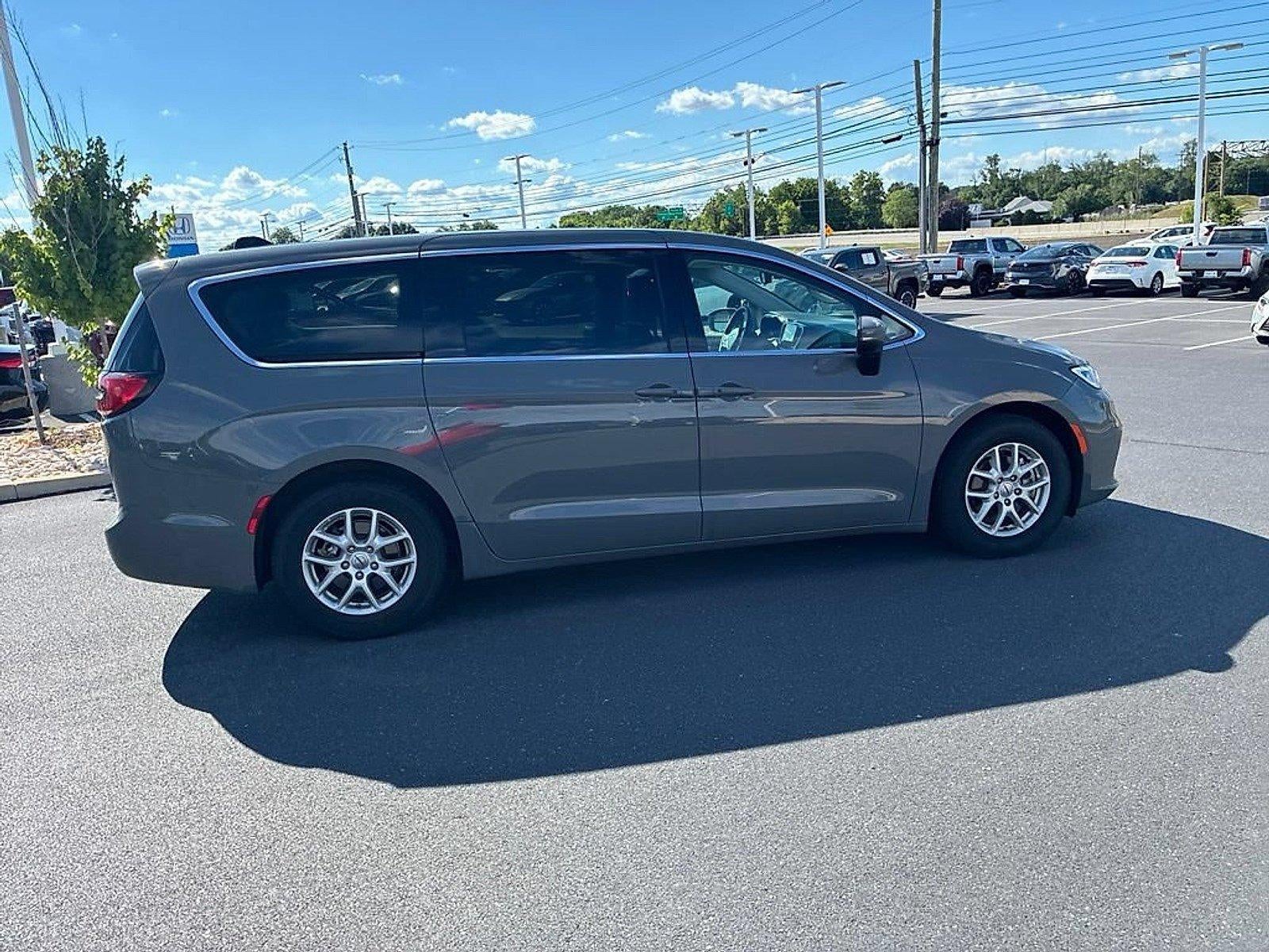 2023 Chrysler Pacifica Touring L FWD